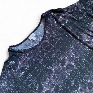 LuLaRoe short sleeve top in size M